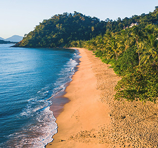 beaches in queensland